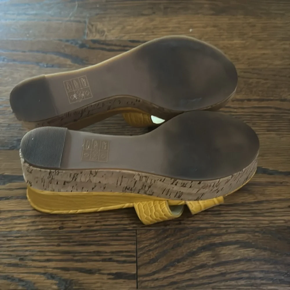 ALDO gold faux alligator double strap cork platform sandals. Size 8.5.